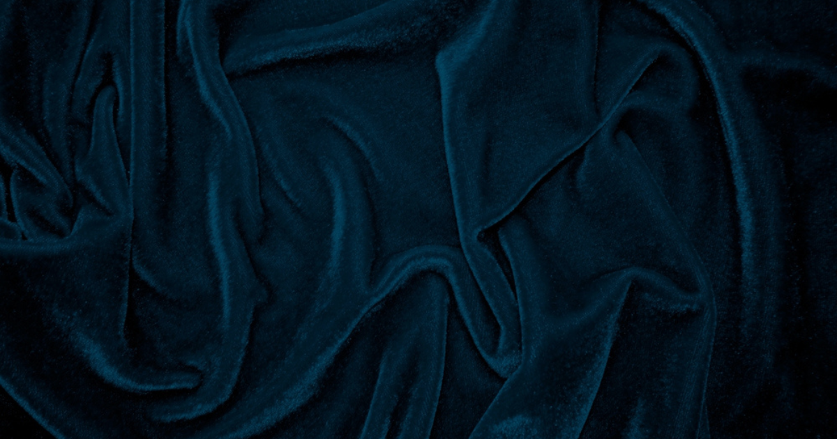 Stretched Velvet vs. Crushed Velvet: Key Differences in Look, Feel, and Usage